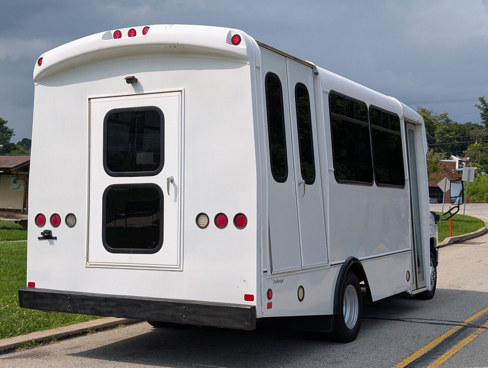 2016 Ford E-350 8