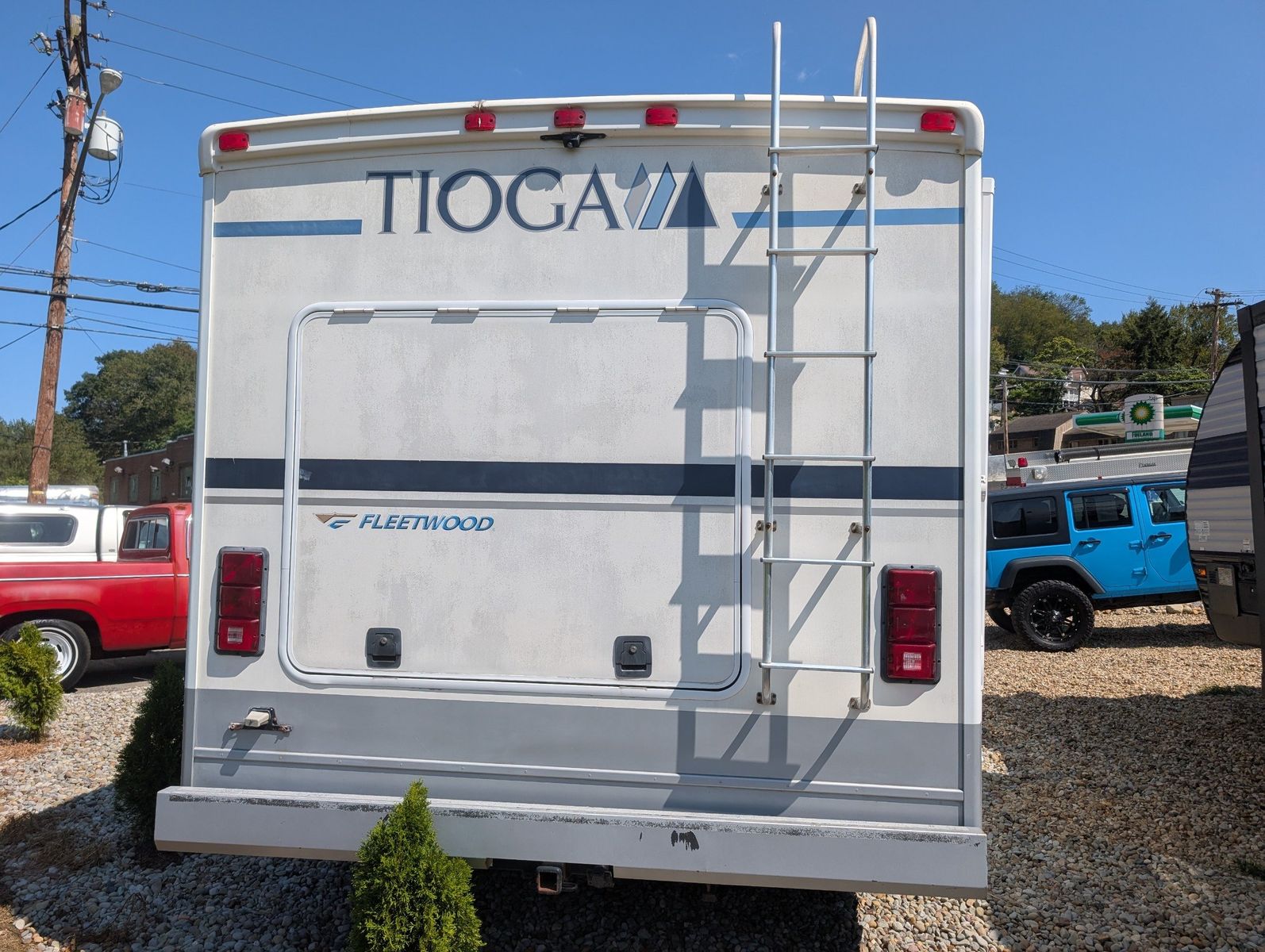 2004 Ford E-Series Chassis 5