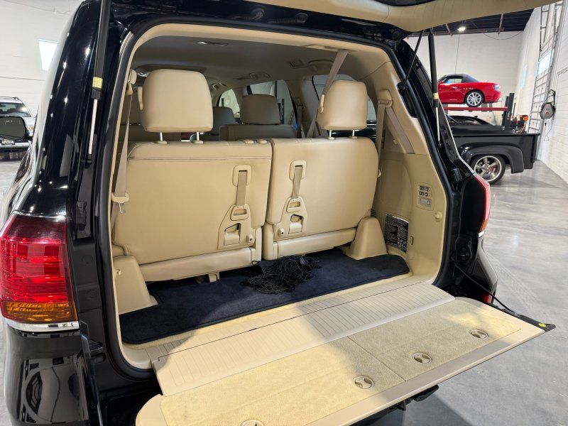 2011 Lexus LX 570 Base, photo 16