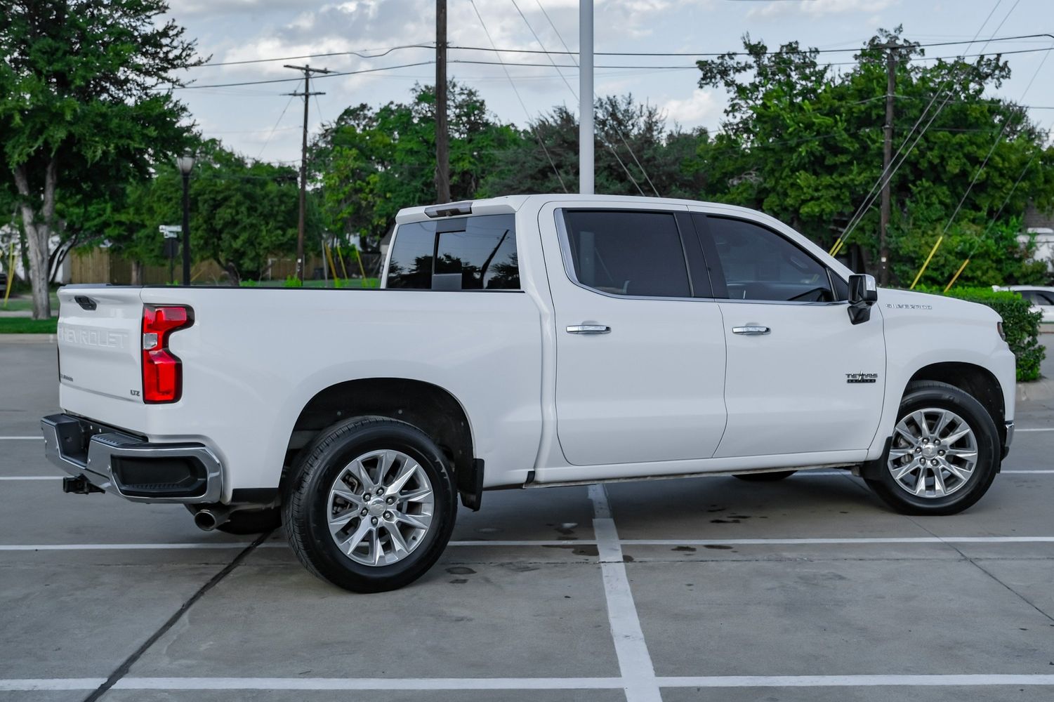 2019 Chevrolet Silverado LTZ photo 3