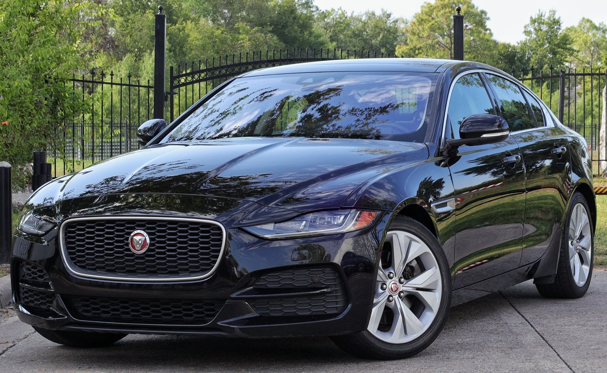 Fabelhafte Jaguar Xe P250 Bild