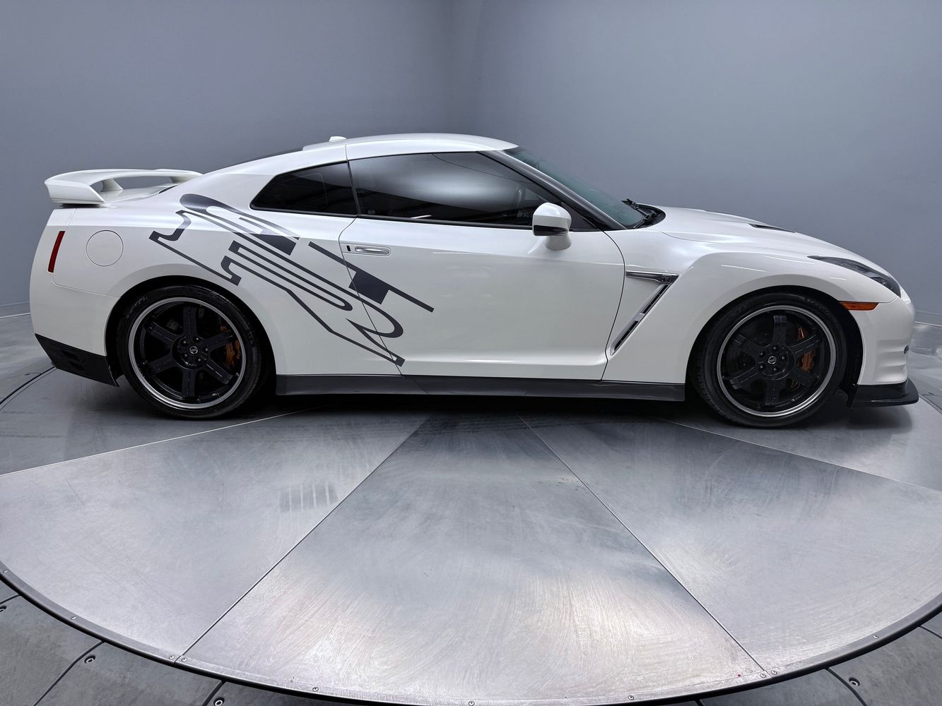 2015 Nissan GT-R Premium photo 4