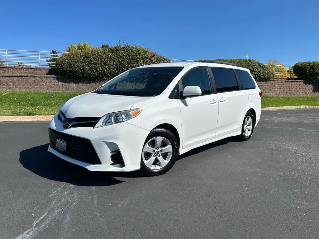 2019 Toyota Sienna LE