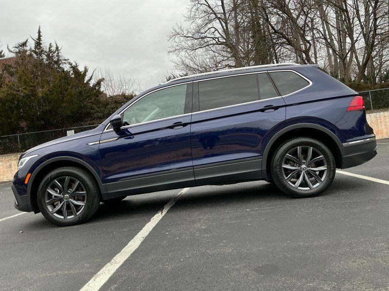 2022 Volkswagen Tiguan SE's photo