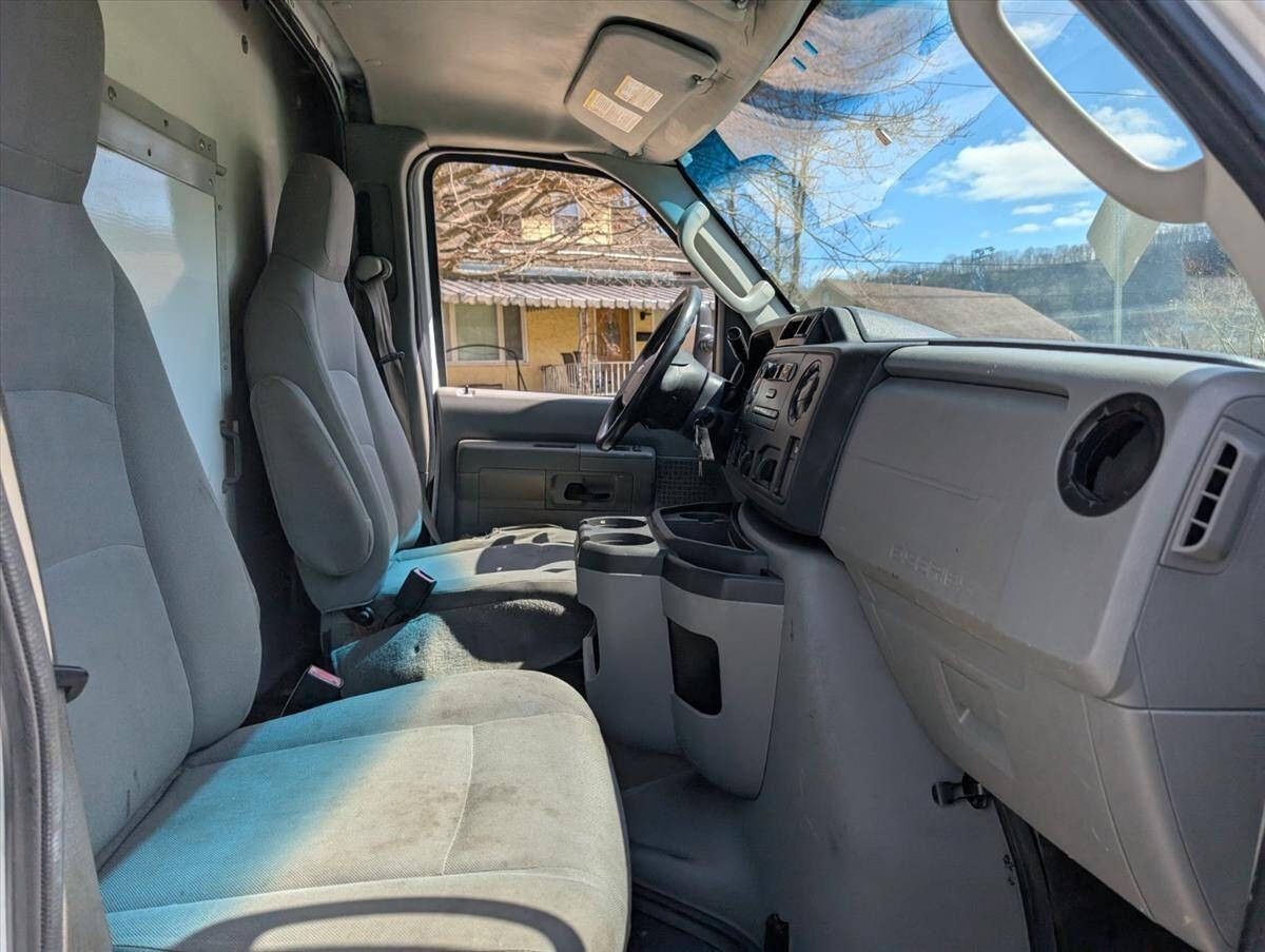 2014 Ford E-Series 23