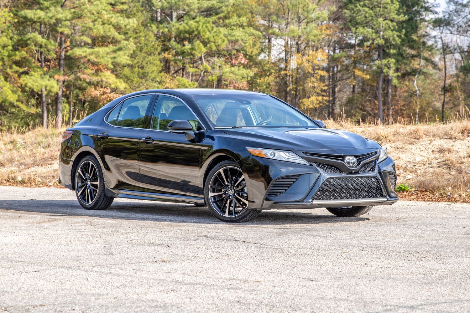 2019 Toyota Camry XSE photo 3