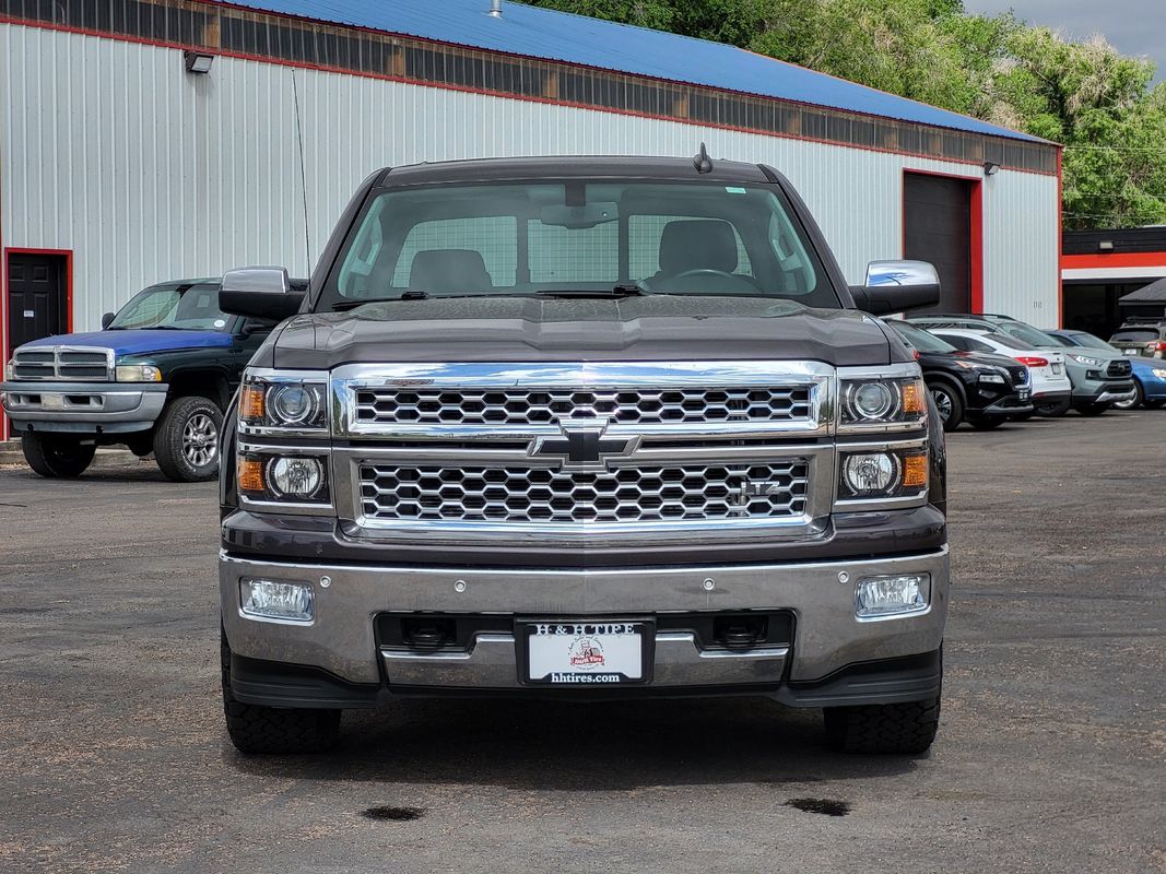 View vehicle photo 4