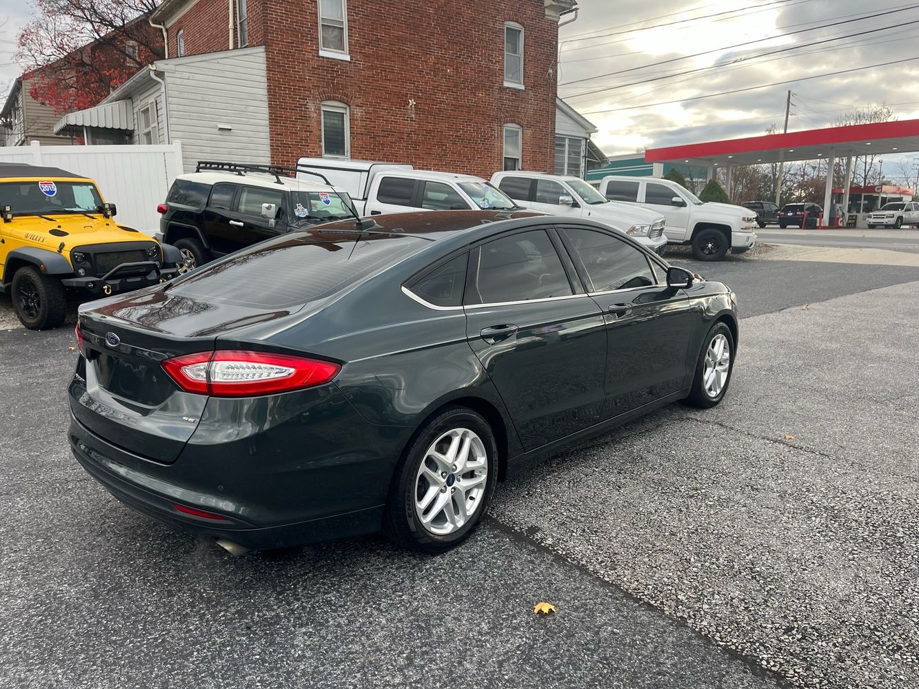 2016 Ford Fusion SE photo 3