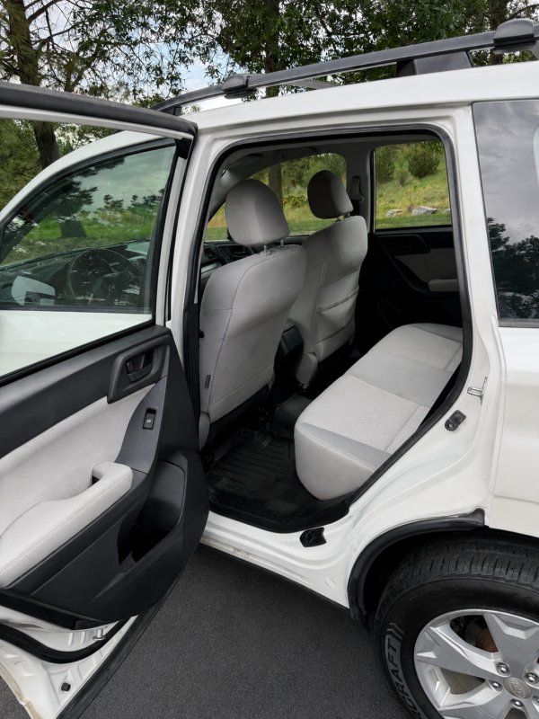 2014 Subaru Forester i - Photo 8