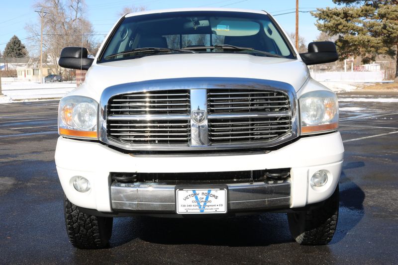 ダッジ ラム トラック ピックアップ フロントグリル ホワイトペイント入り メッキ 純正 モパー 2006 2009 Dodge Ram 2500 3500 FRONT GRILL CH1200281 55077778AE For 06-09 Dodge RAM 2500 3500 06-08 1500 Front Hood Chrome Big