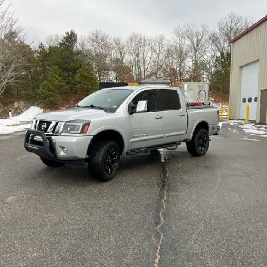 2013 Nissan Titan SL's photo