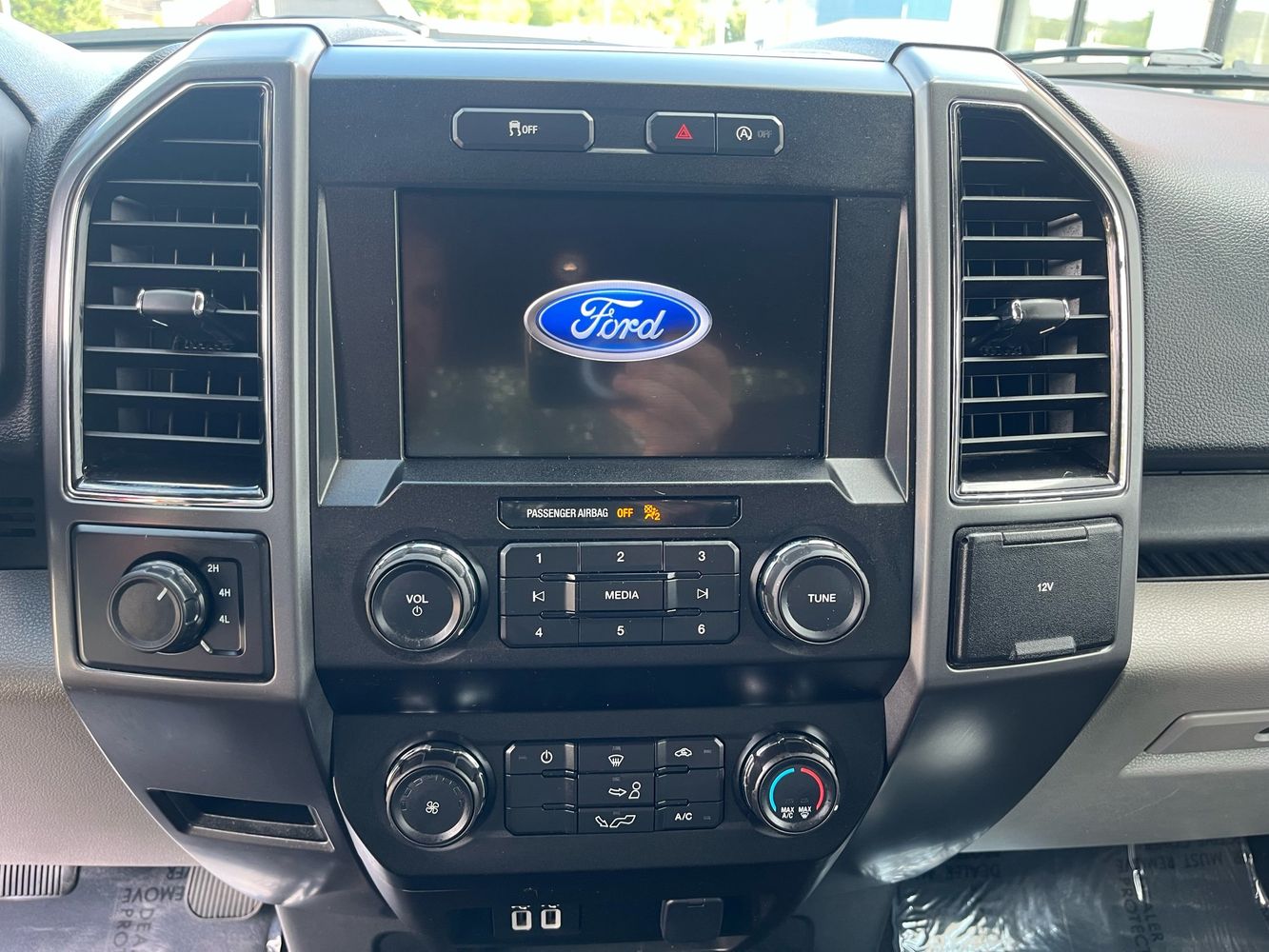 2019 Ford F-150 XLT photo 13