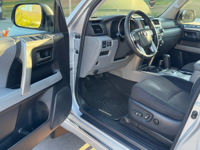 2010 Toyota 4Runner SR5 - Photo 10