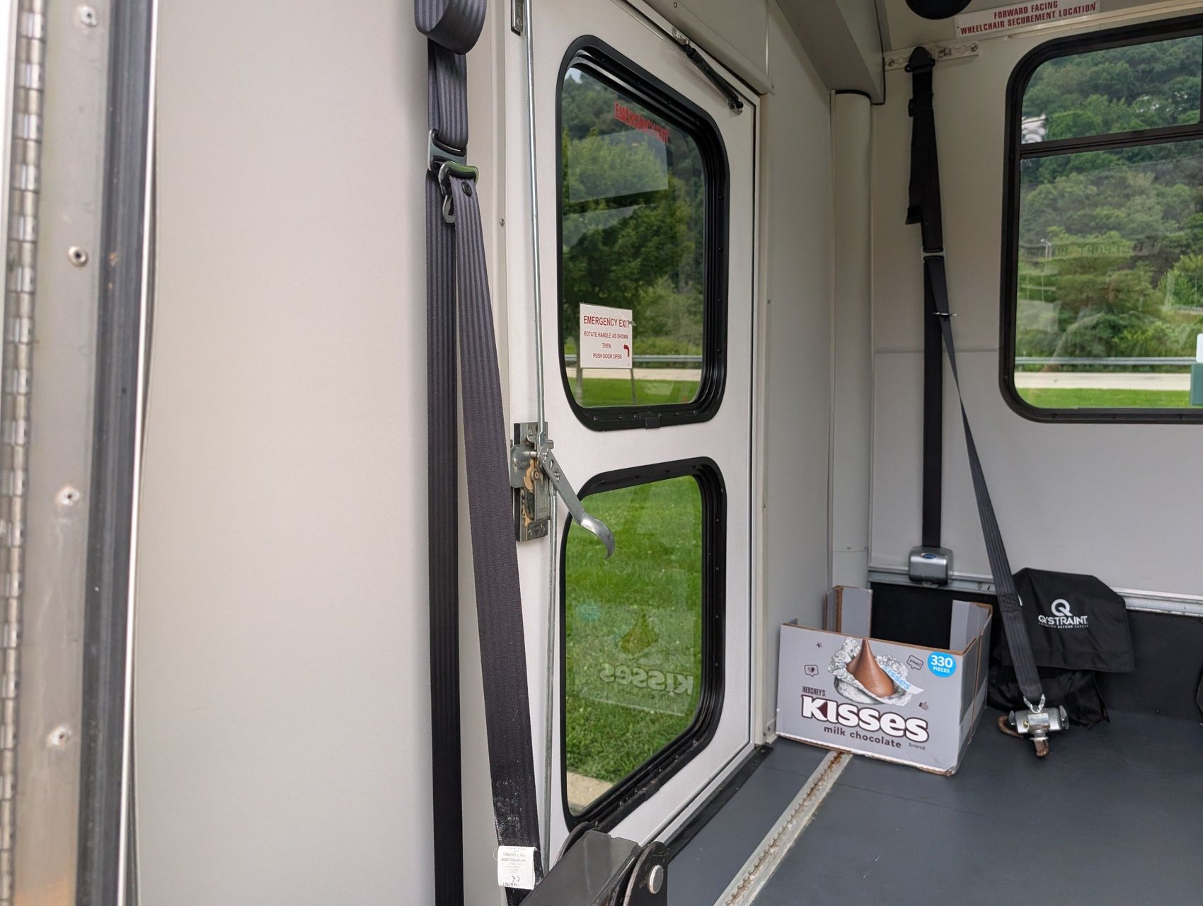 2016 Ford E-350 23