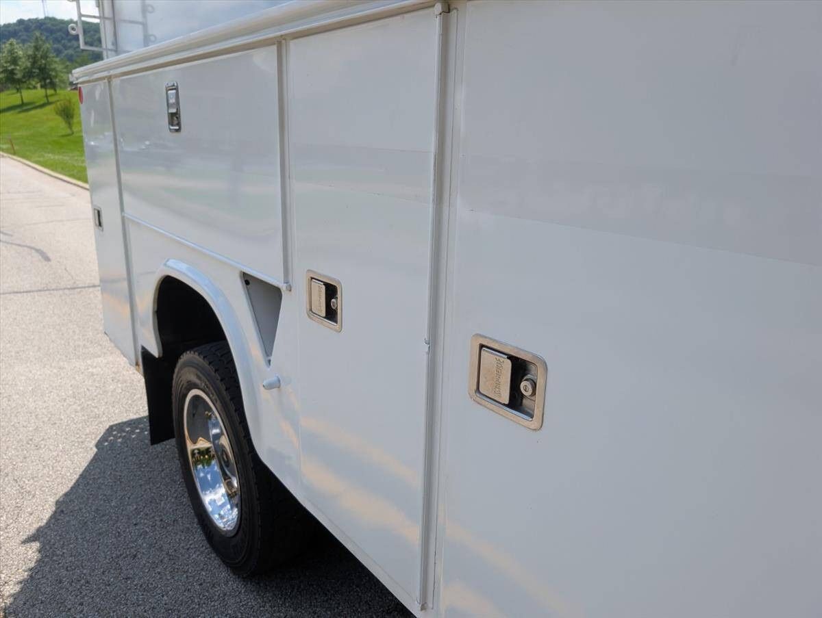 2011 Ford F-550 Super Duty 37