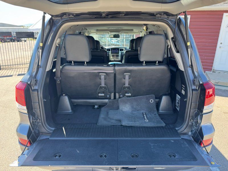 2013 Lexus LX 570 Luxury photo 30