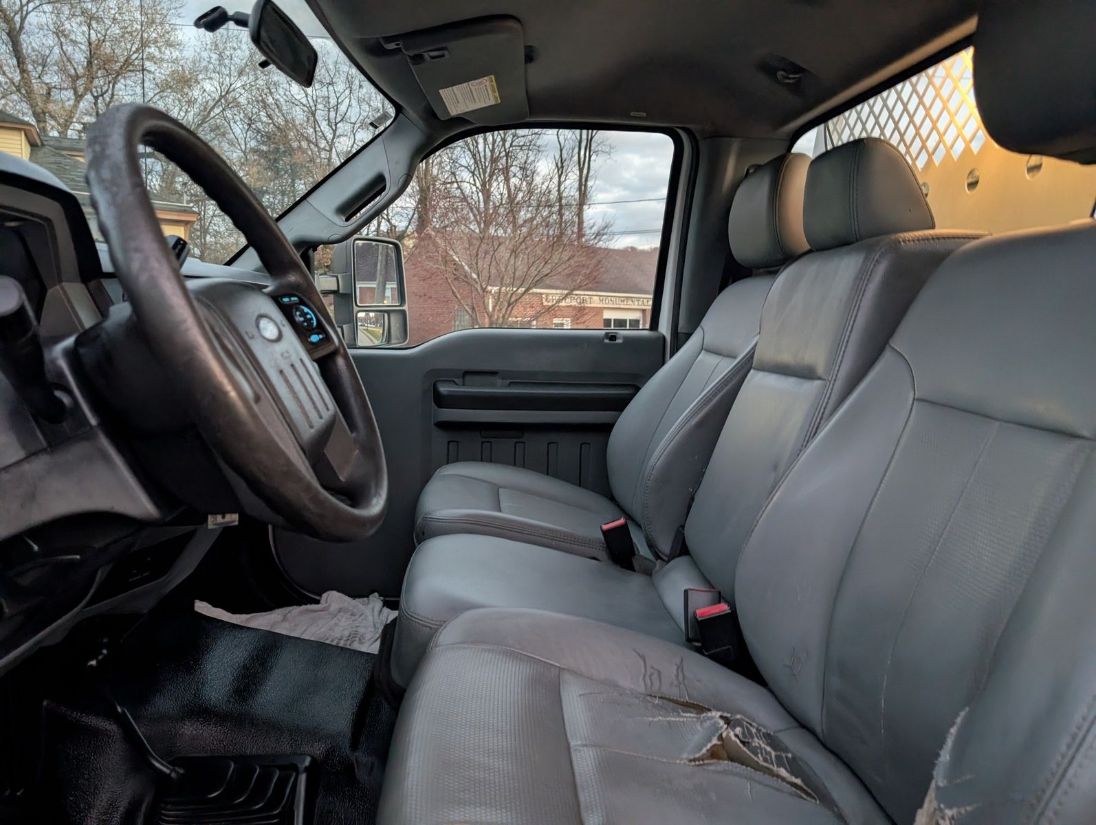 2012 Ford F-550 Super Duty 43