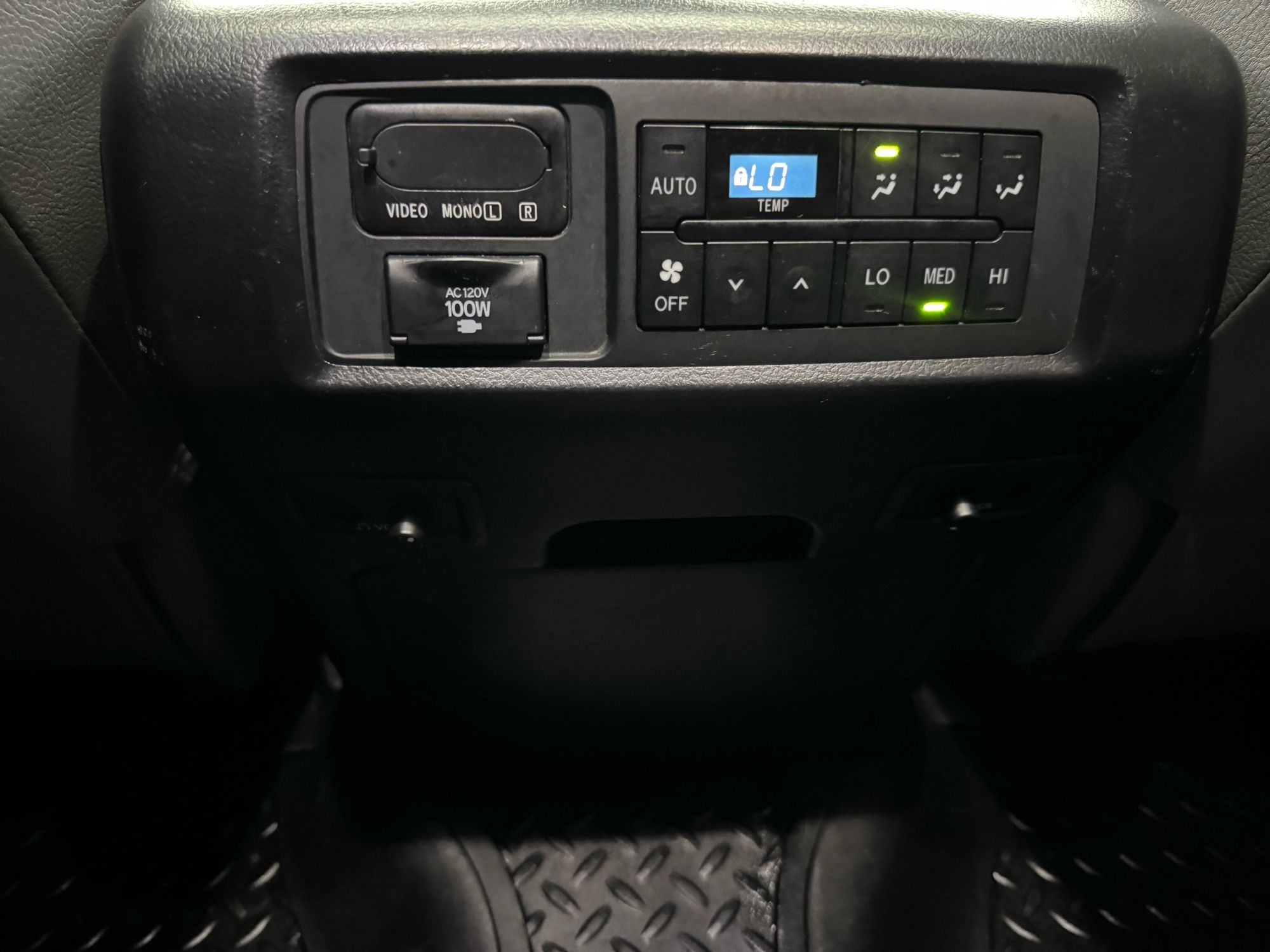 2017 Toyota Sequoia Platinum photo 36