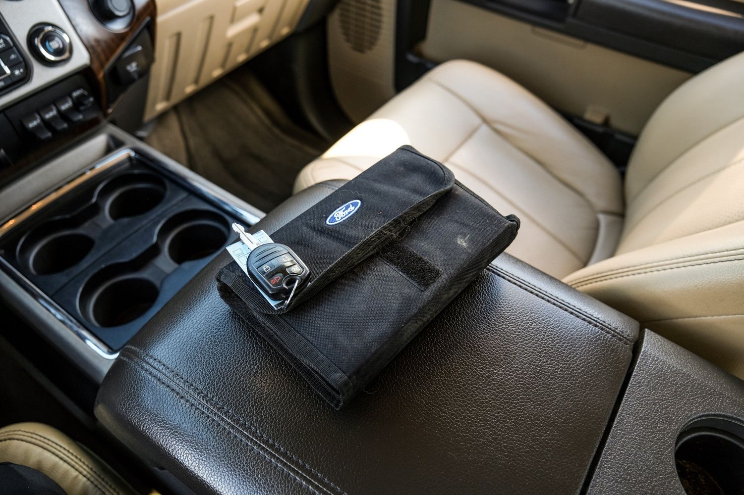 2013 Ford F-250 Platinum photo 54