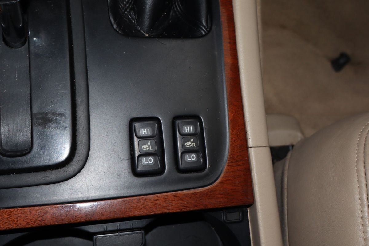 2001 Lexus LX 470 Base