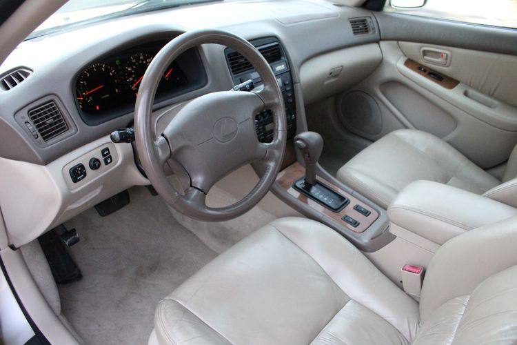 1998 Lexus ES 300 | Victory Motors of Colorado