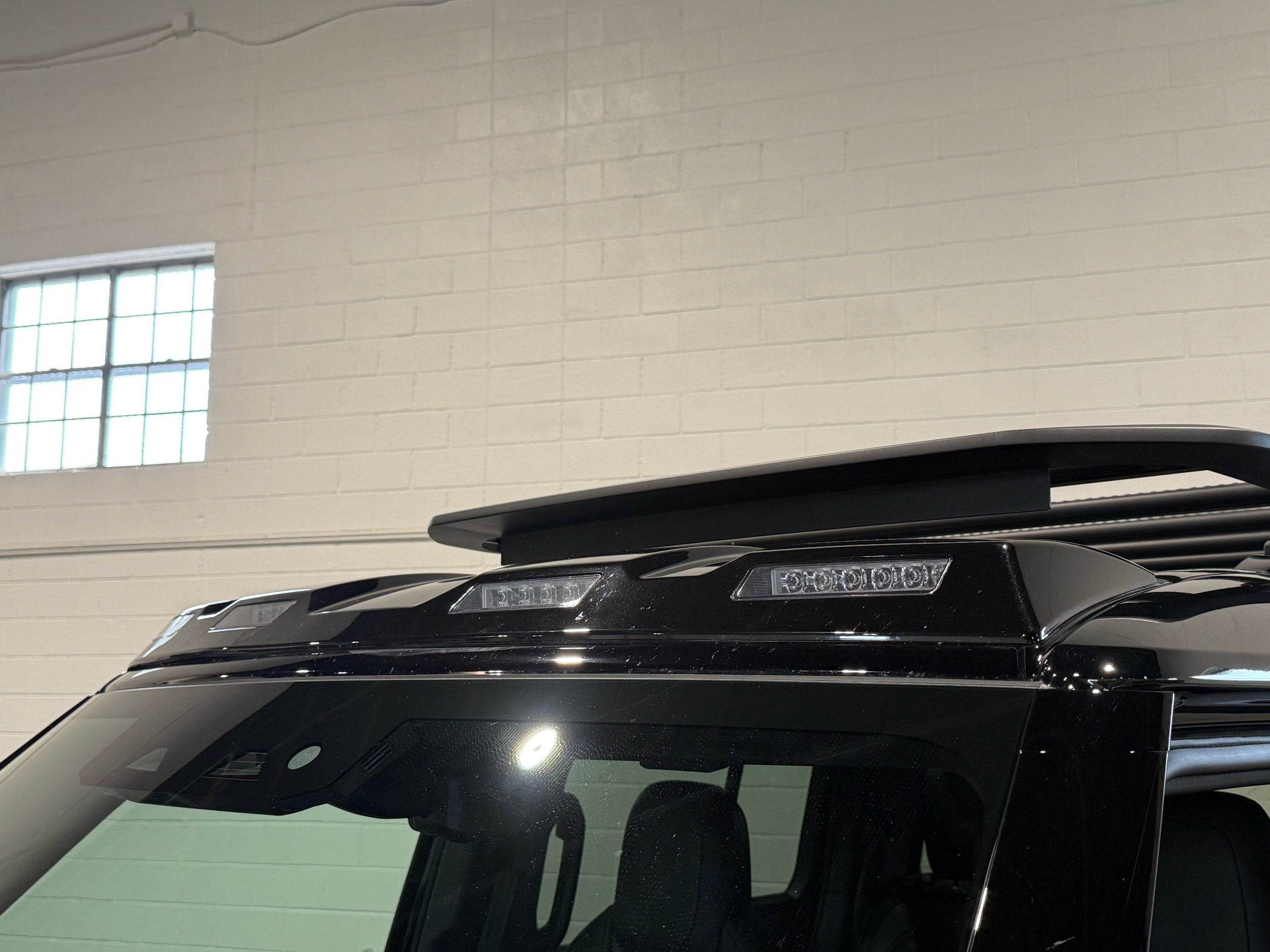 2026 Land Rover Defender P635 OCTA Black, photo 30