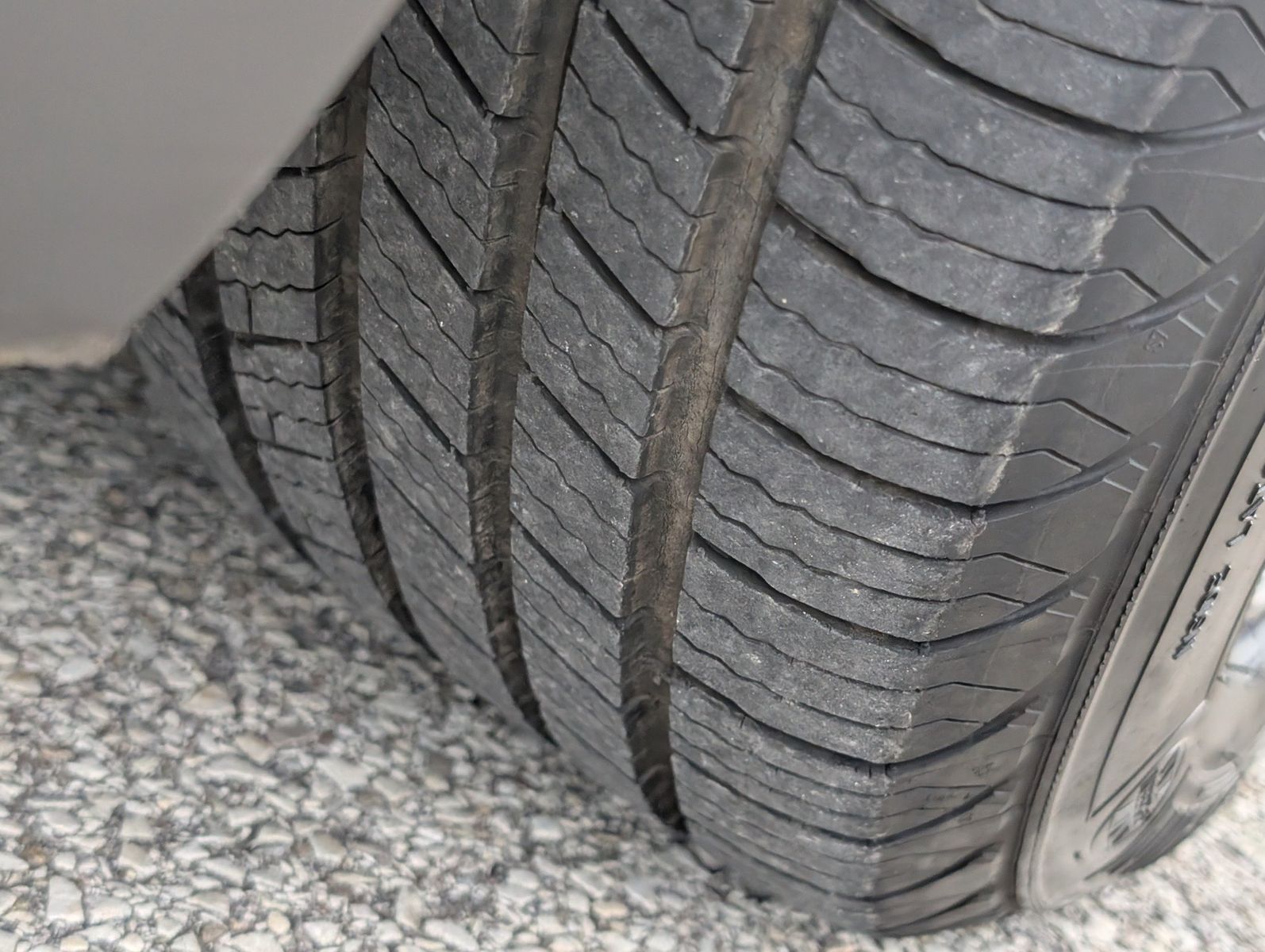 2005 Cadillac DeVille 76