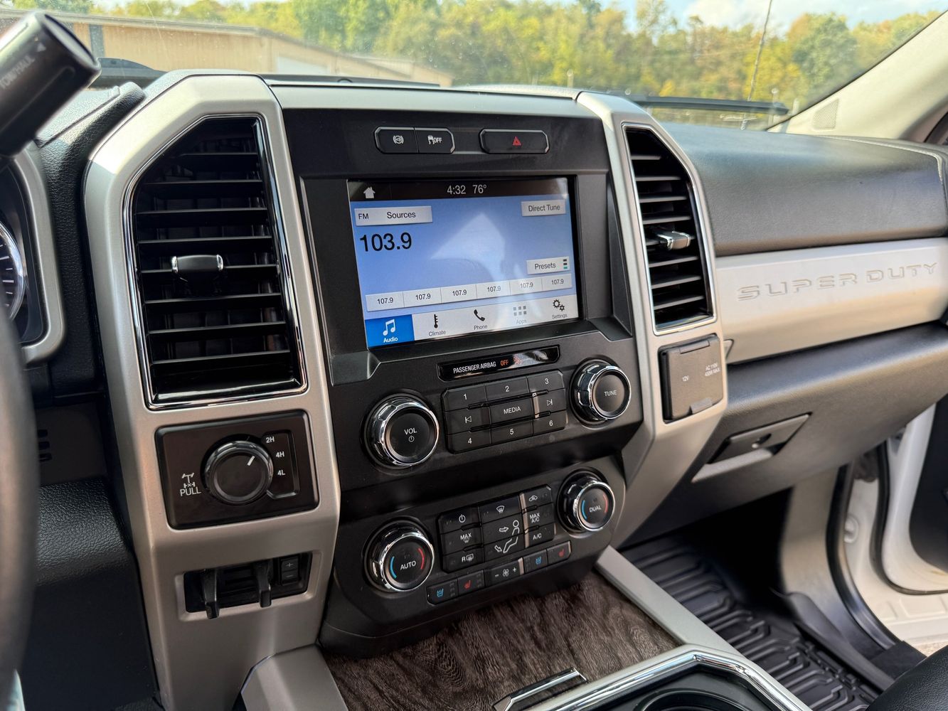 2019 Ford F-250 Lariat photo 25