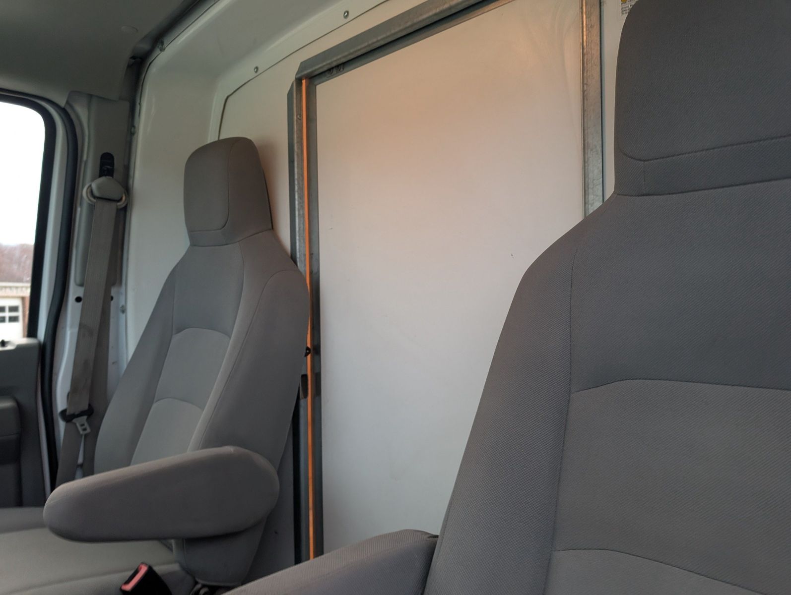 2015 Ford E-Series 89