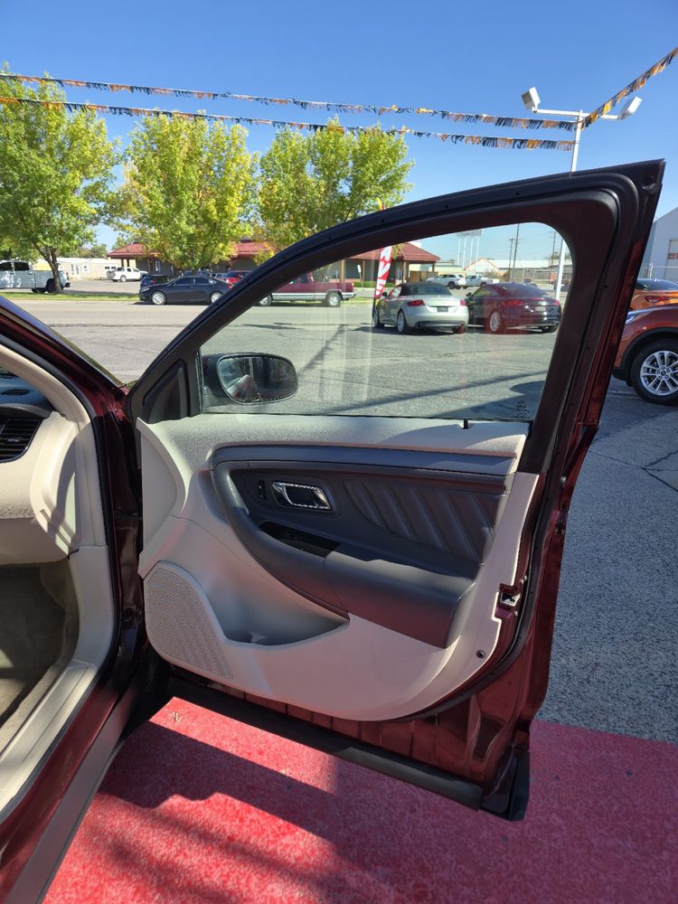2011 Ford Taurus SEL photo 14