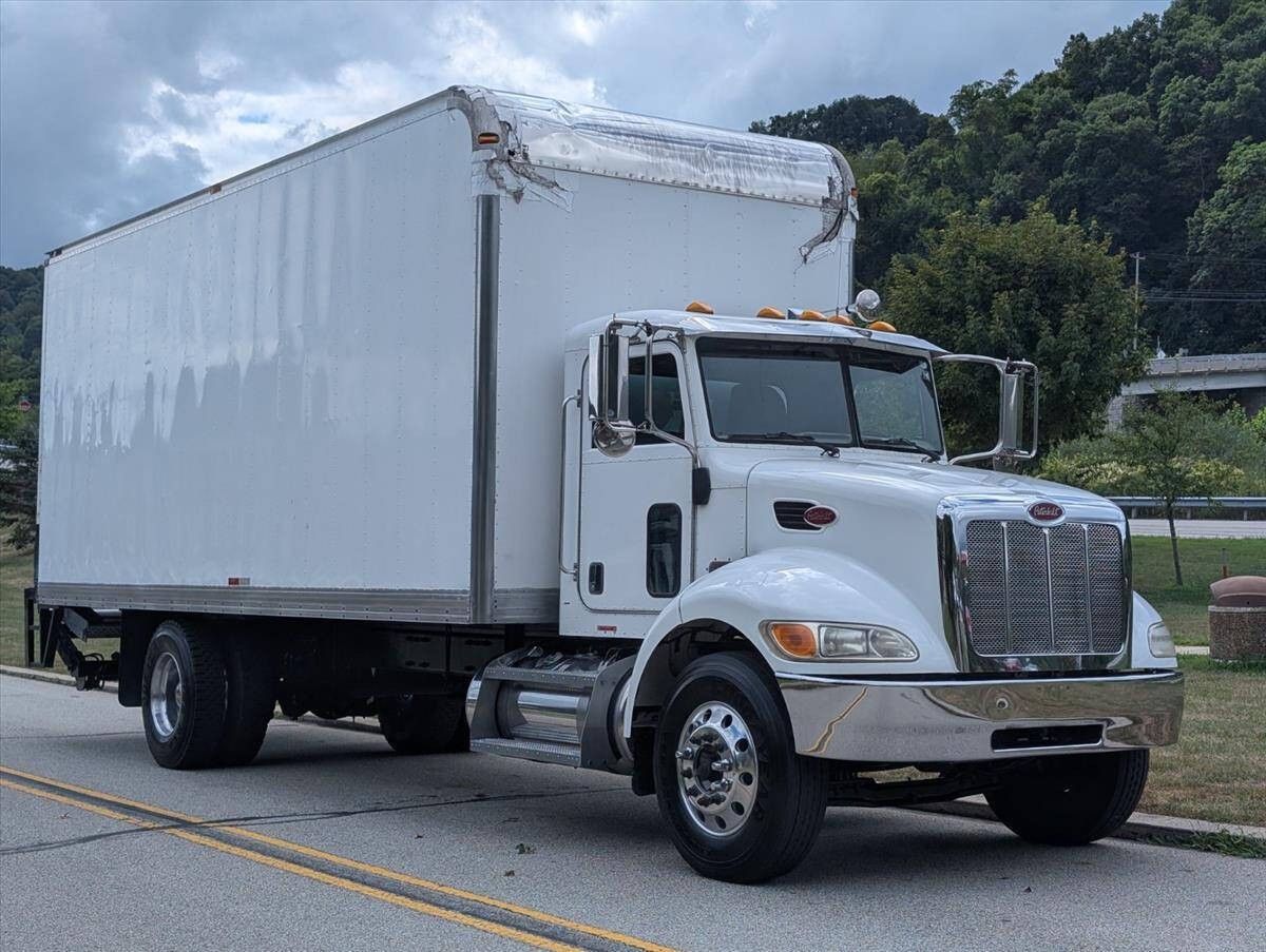 2007 Peterbilt 335 2