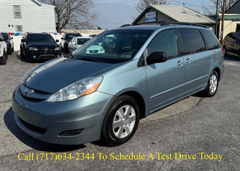 2009 Toyota Sienna LE 8 Passenger