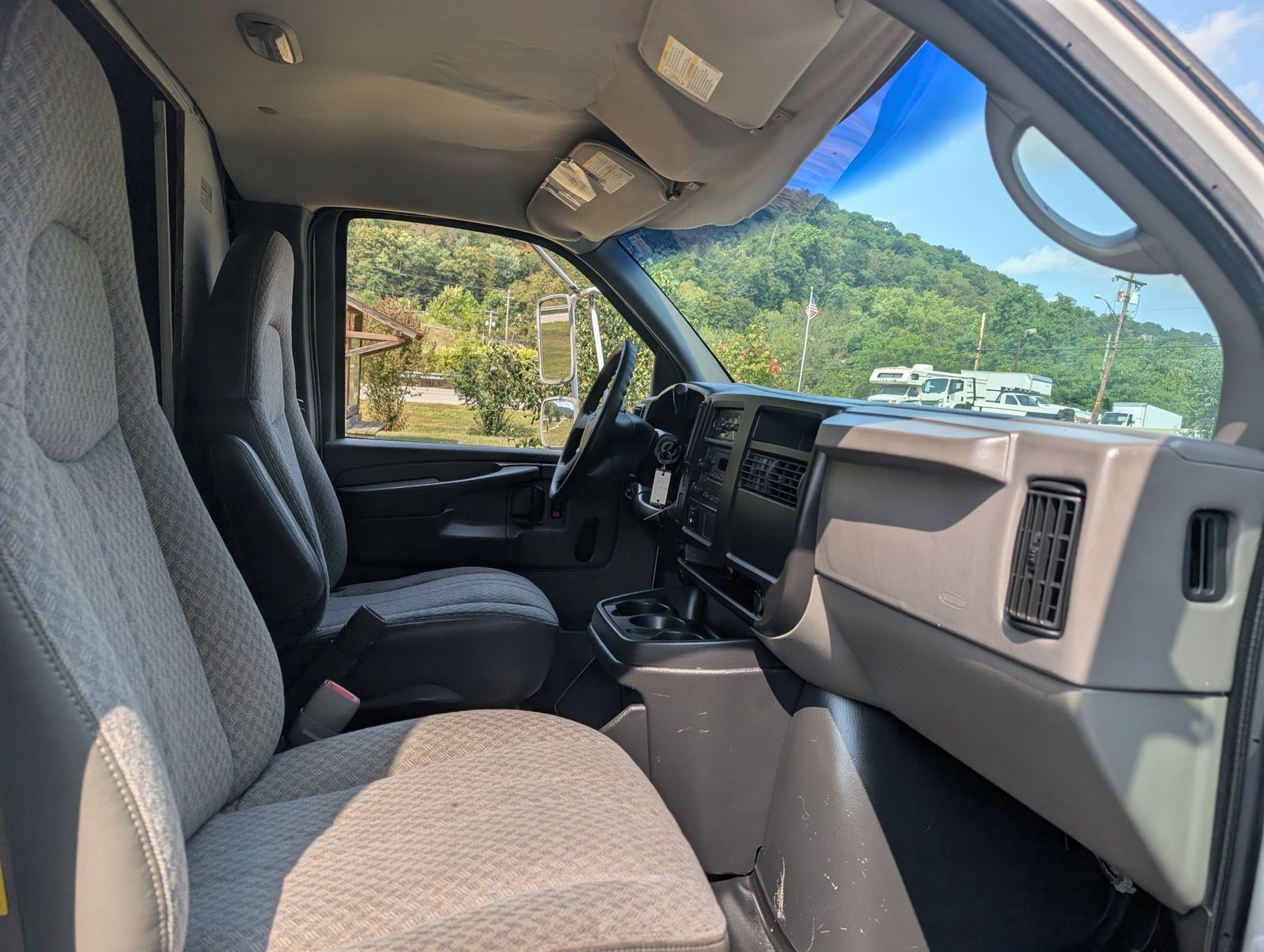 2004 Chevrolet Express Cutaway 20