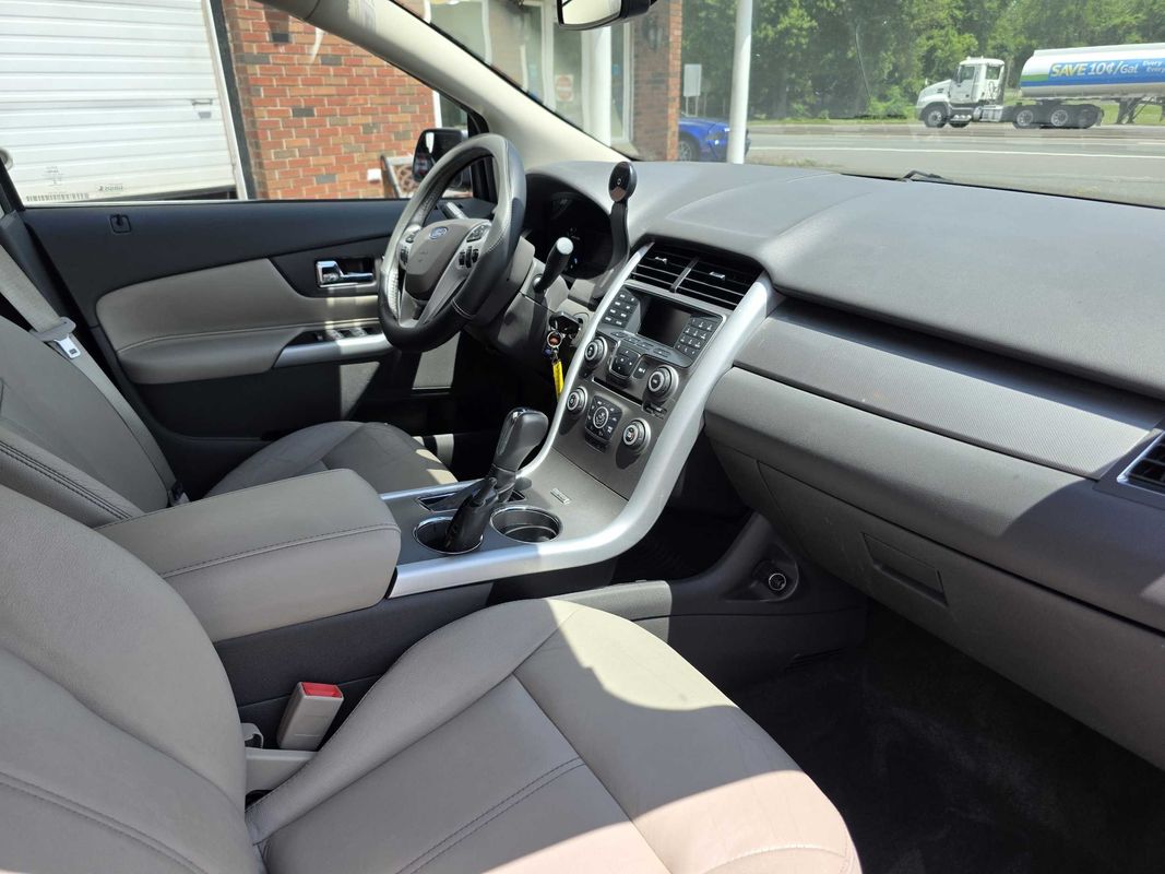 View vehicle photo 6