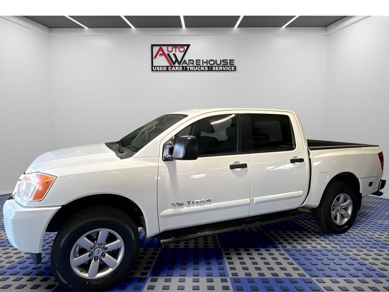 White 2013 Nissan Titan Pickup Truck Four-Wheel Drive 5-Speed Automatic