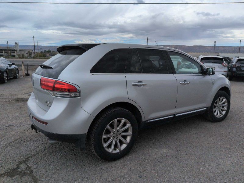 2013 Lincoln MKX Base photo 2