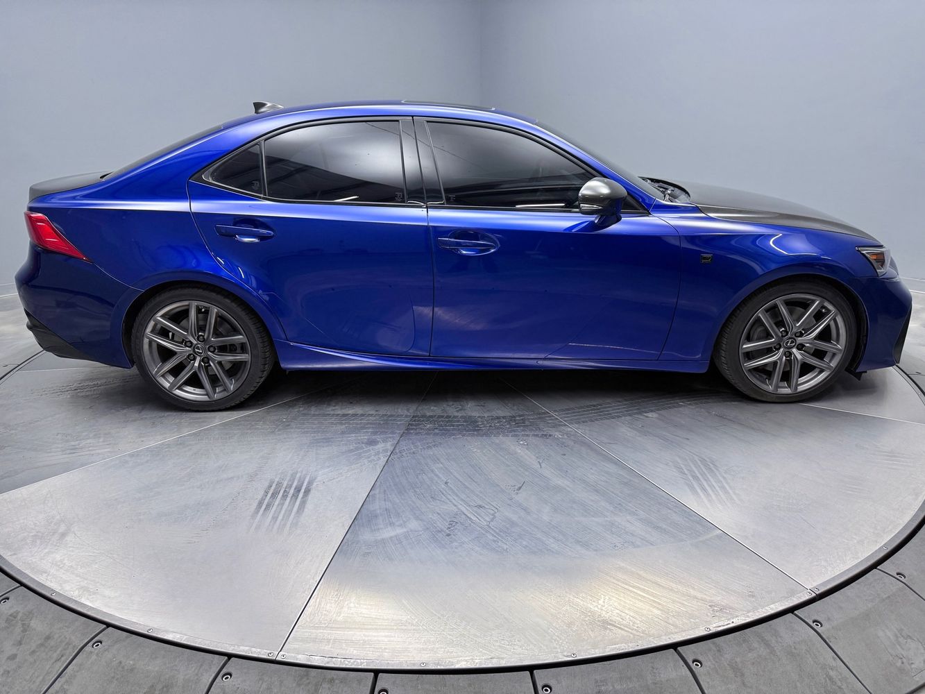 2019 Lexus IS 300 F SPORT photo 4