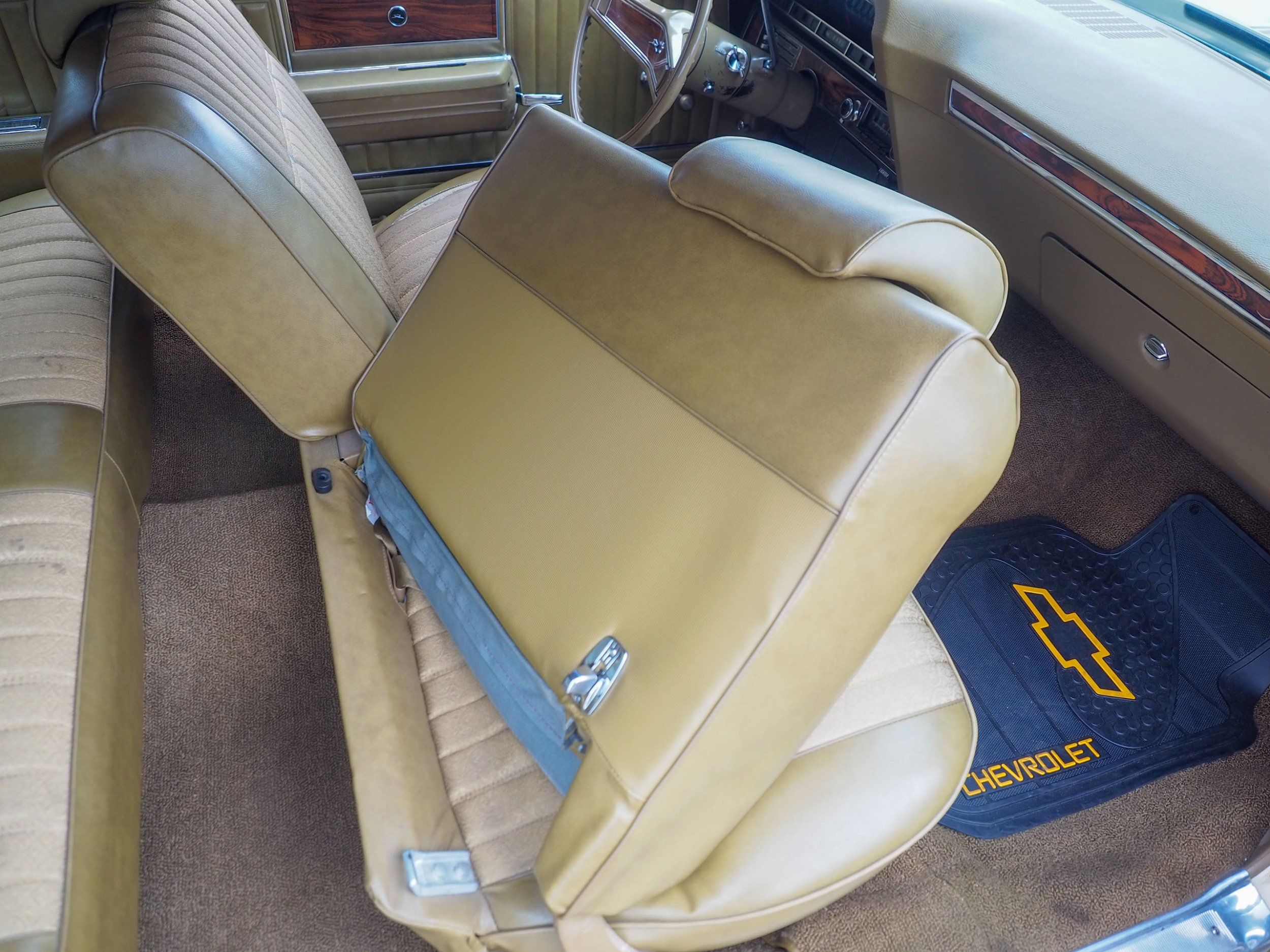 1969 Chevrolet Impala Gold 350
