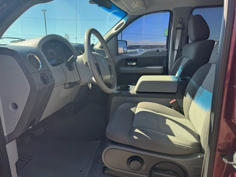 2004 Ford F-150 XLT photo 8