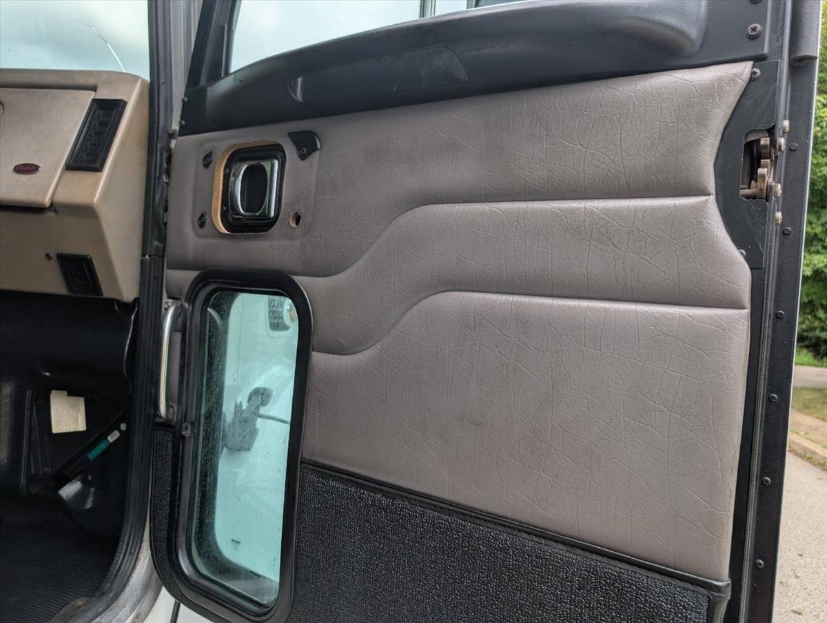 2007 Peterbilt 335 45