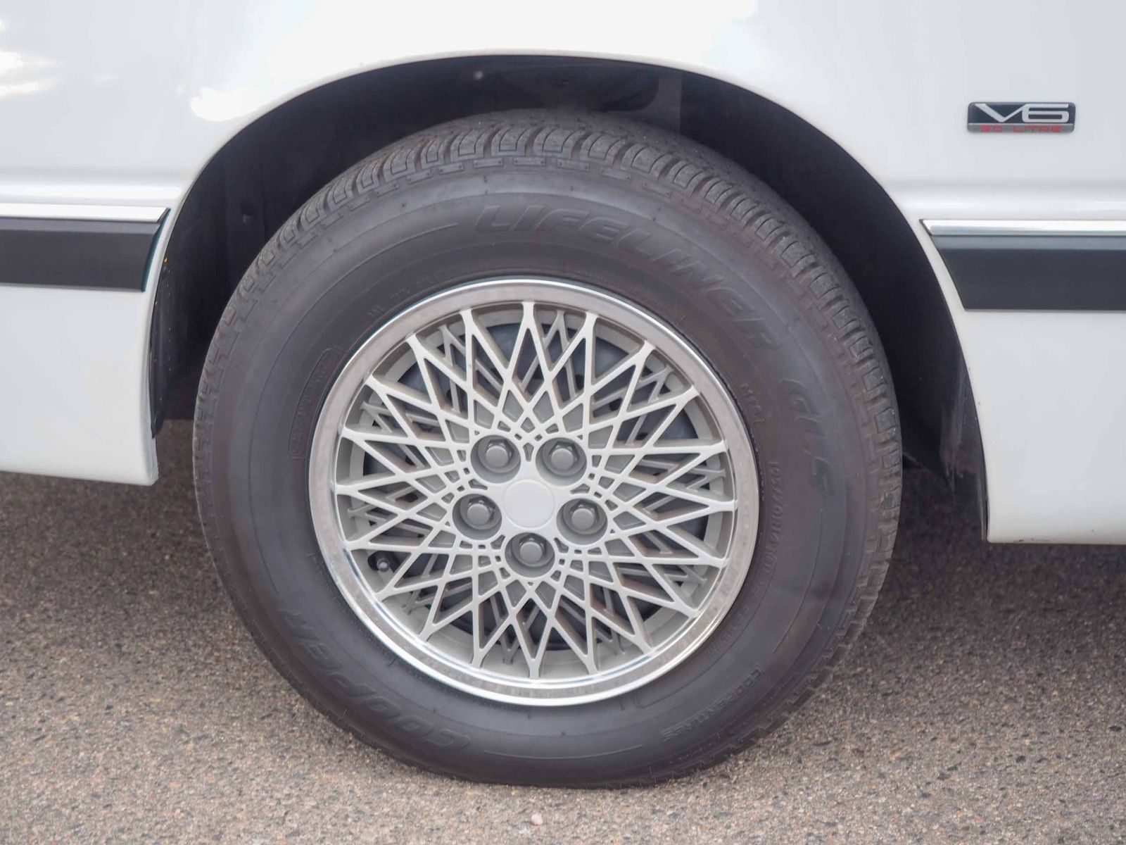 1990 Chrysler Le Baron 33