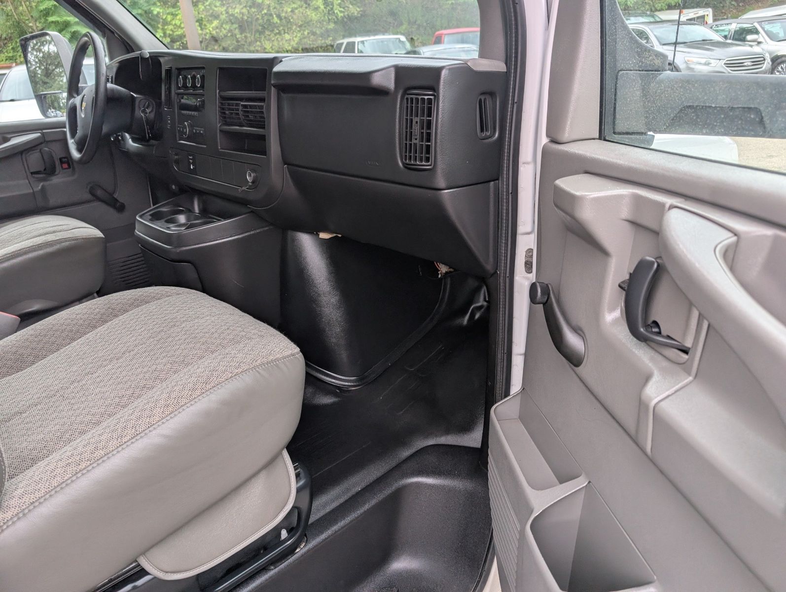 2013 Chevrolet Express 17