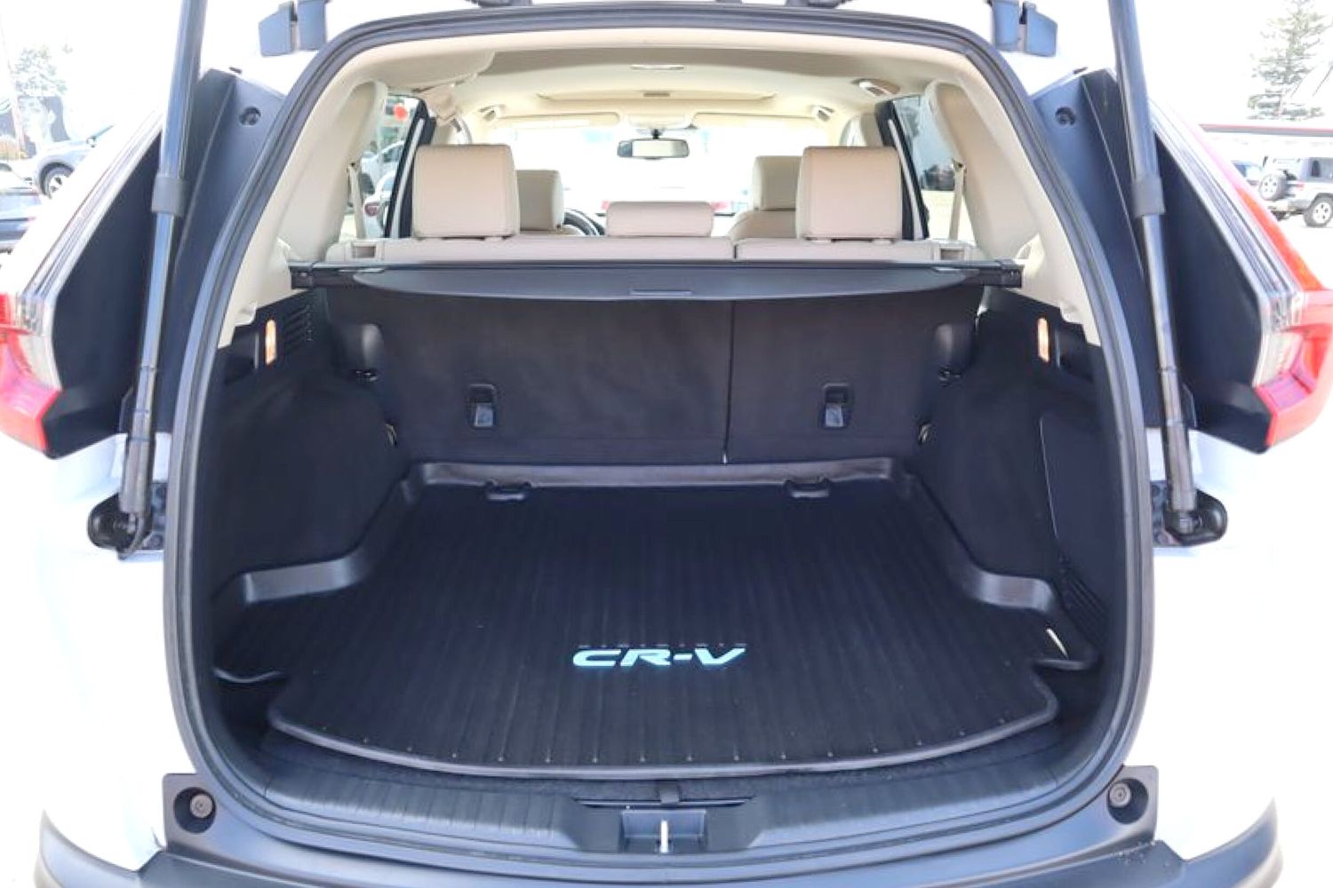2022 Honda CR-V Hybrid Touring photo 16