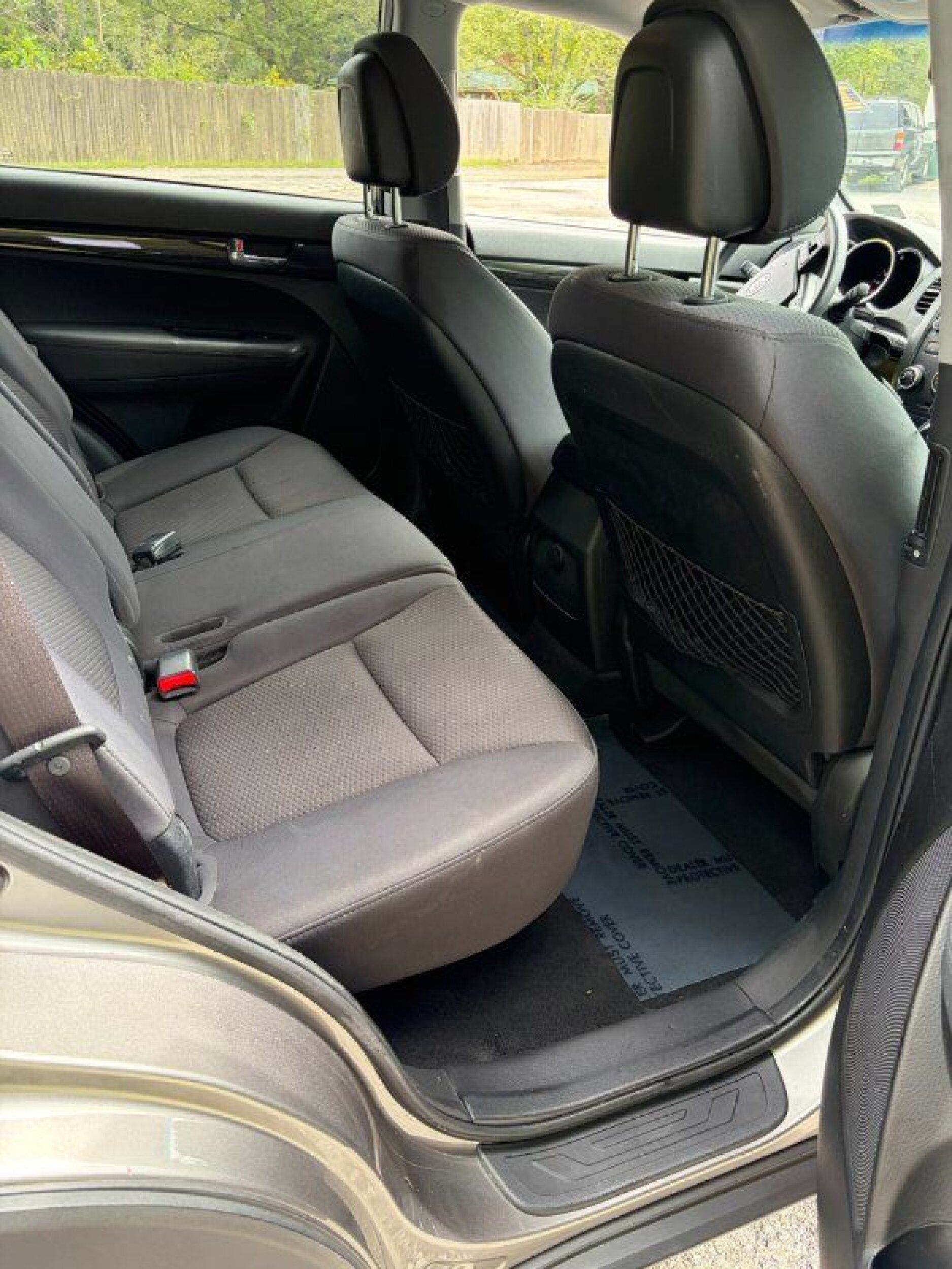2011 Kia Sorento LX - Photo 9