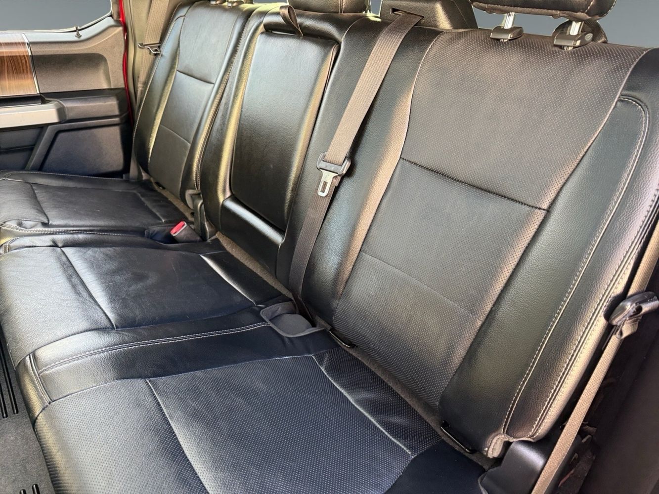 2016 Ford F-150 Lariat photo 12
