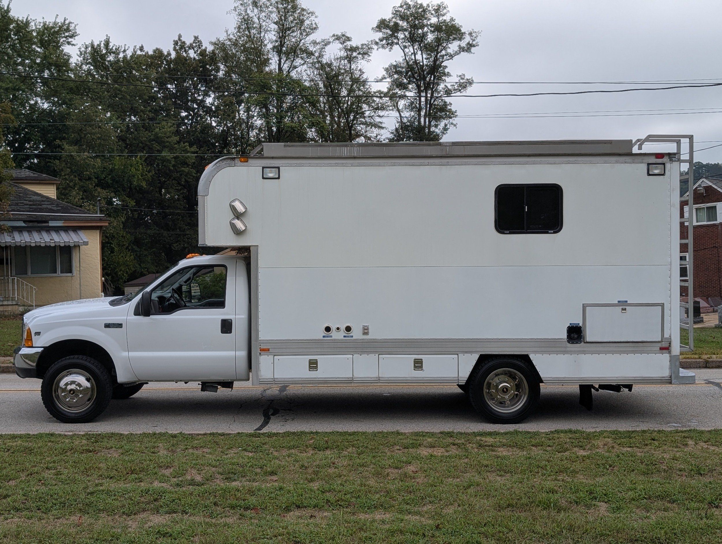2000 Ford F-550 photo 8