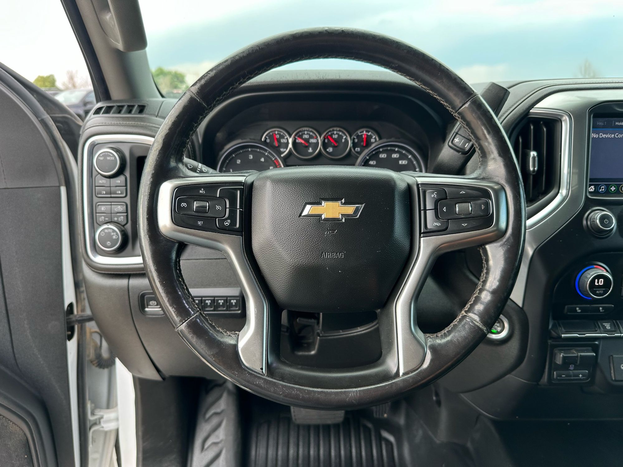 2022 Chevrolet Silverado 3500HD LT photo 35