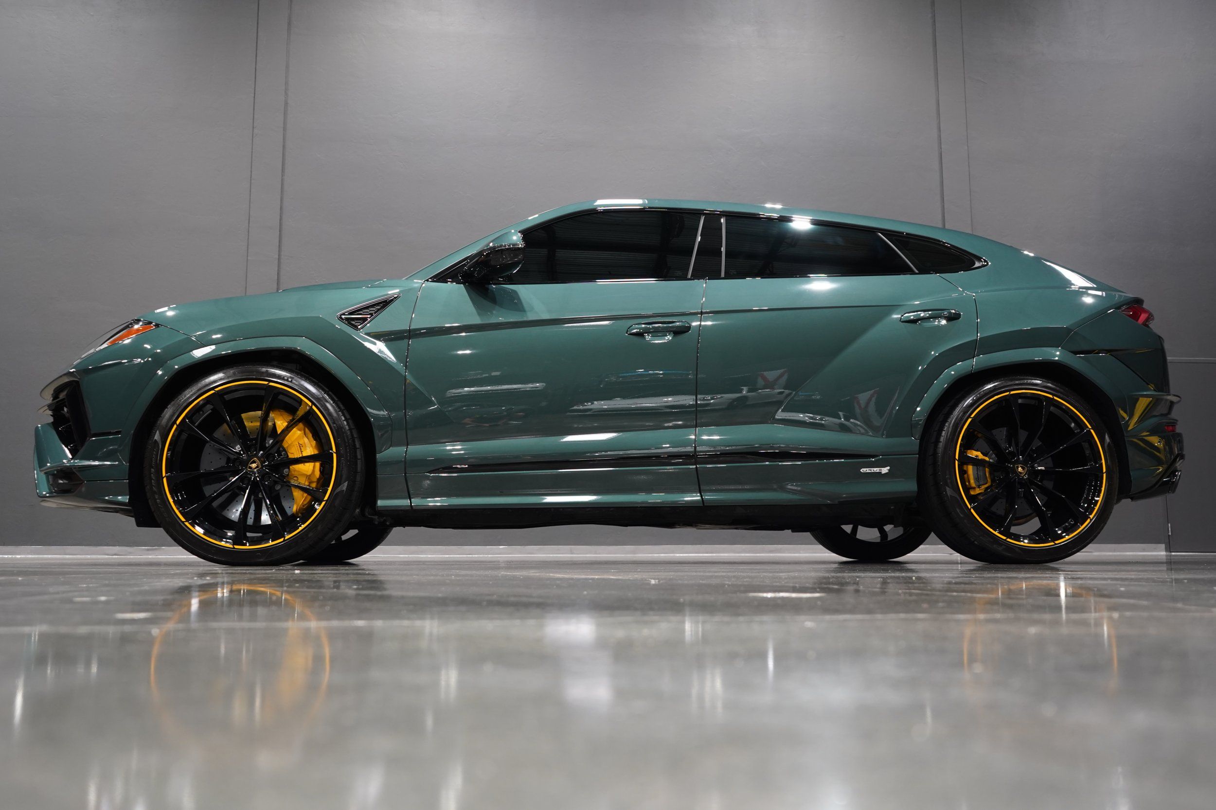 2023 Lamborghini Urus S's photo