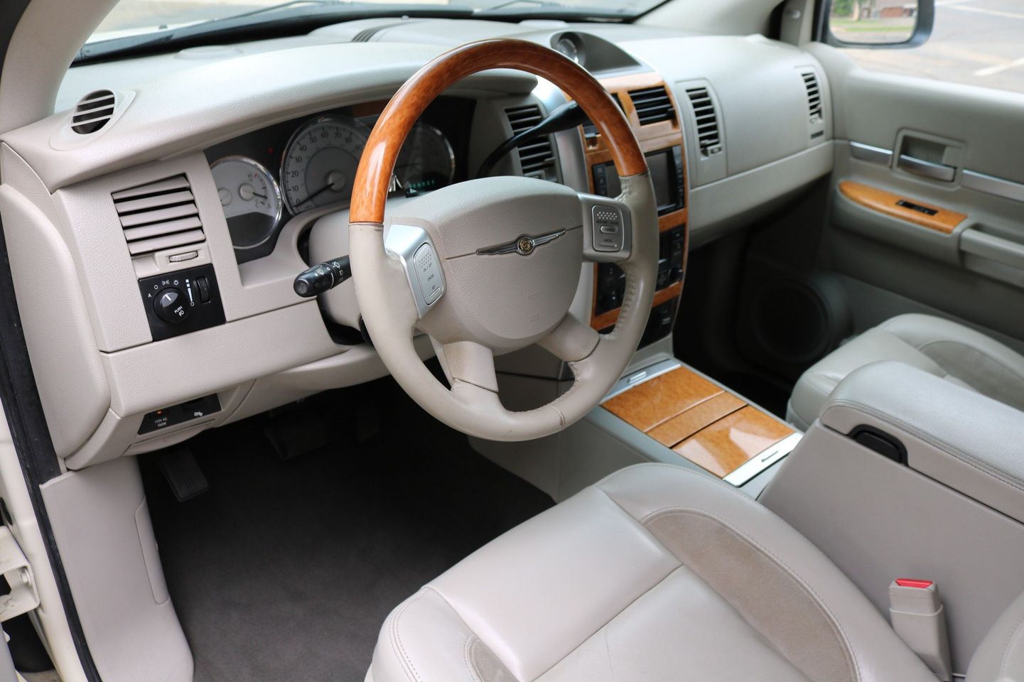 2008 Chrysler Aspen Limited | Victory Motors of Colorado