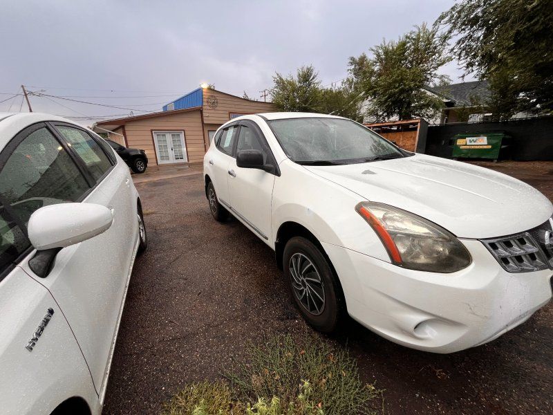 2014 Nissan Rogue Select S - White exterior view 3
